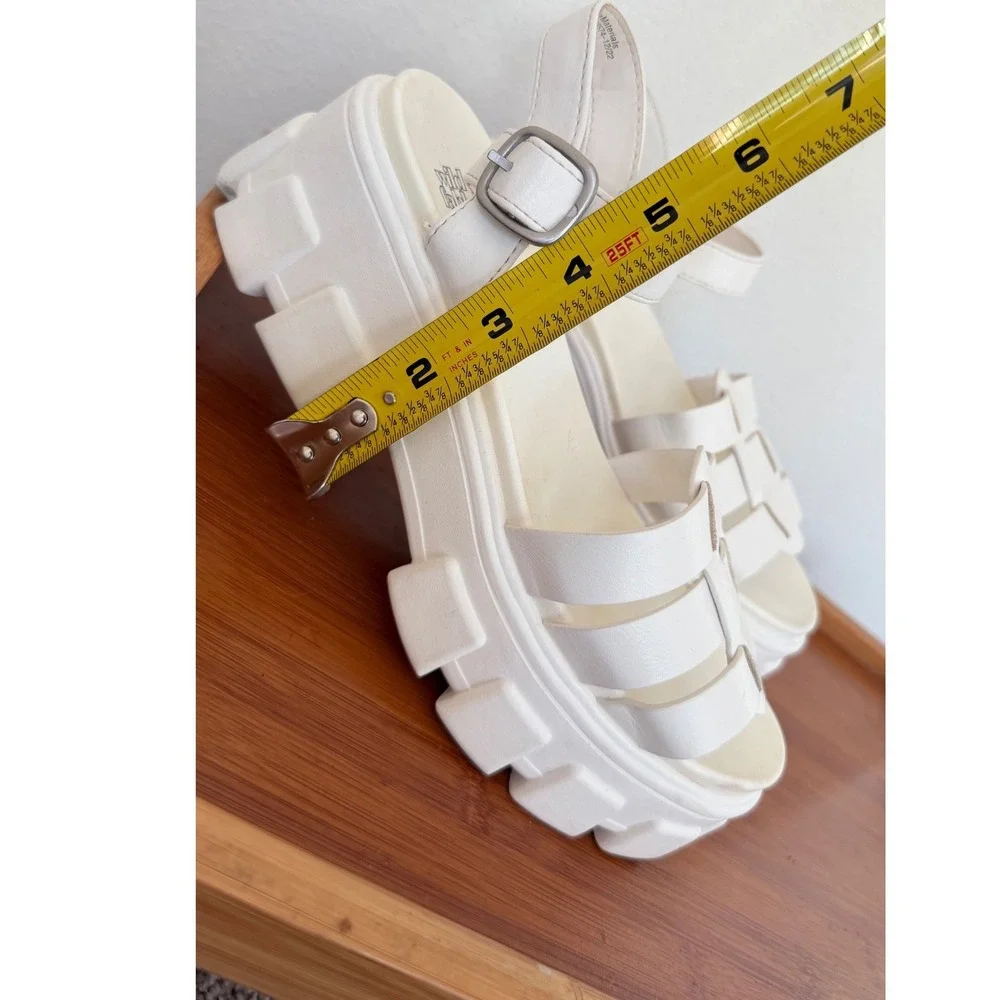 Wild Fable Womens White Chunky Lug Sole Platform Gladiator Sandals Size 7.5